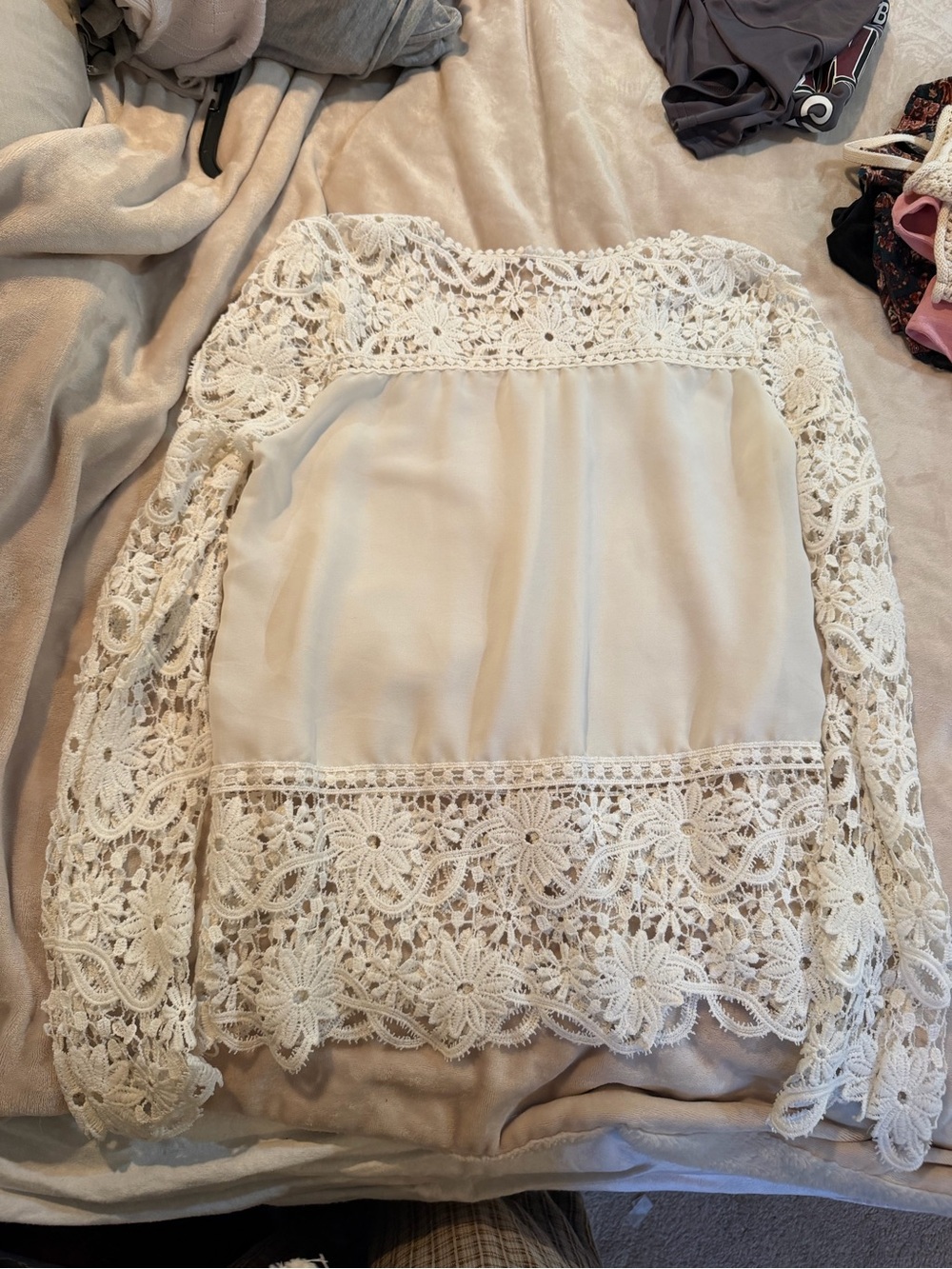 Women's White Lace Long-Sleeve Blouse